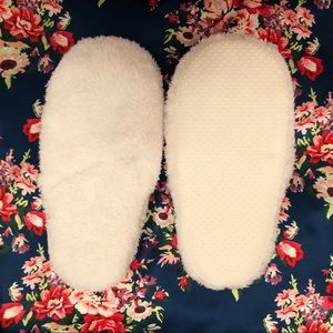 Brand new white fuzzy slippers
